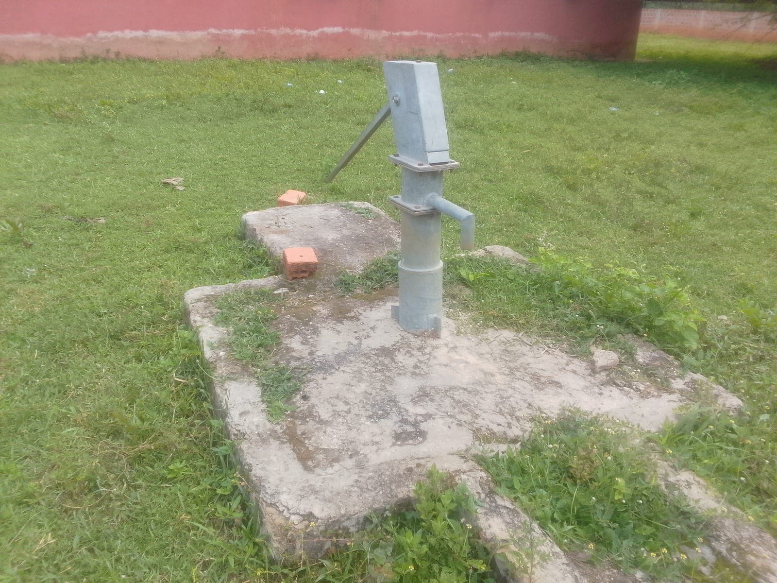 Hand-operated water pump in Irawo, Oyo State
